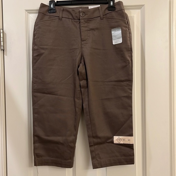 St John’s Bay ladies capris - Picture 1 of 9